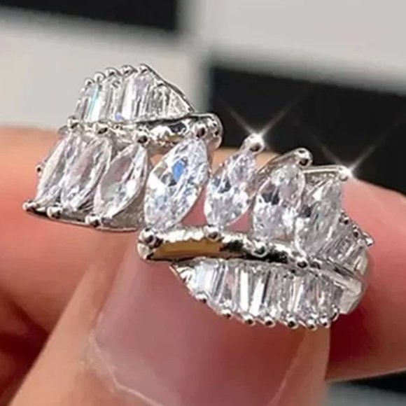 🔥Classy 925 Silver Plated Multi Marquise Cut CZ Ring, MARR9417 - Picture 1 of 6